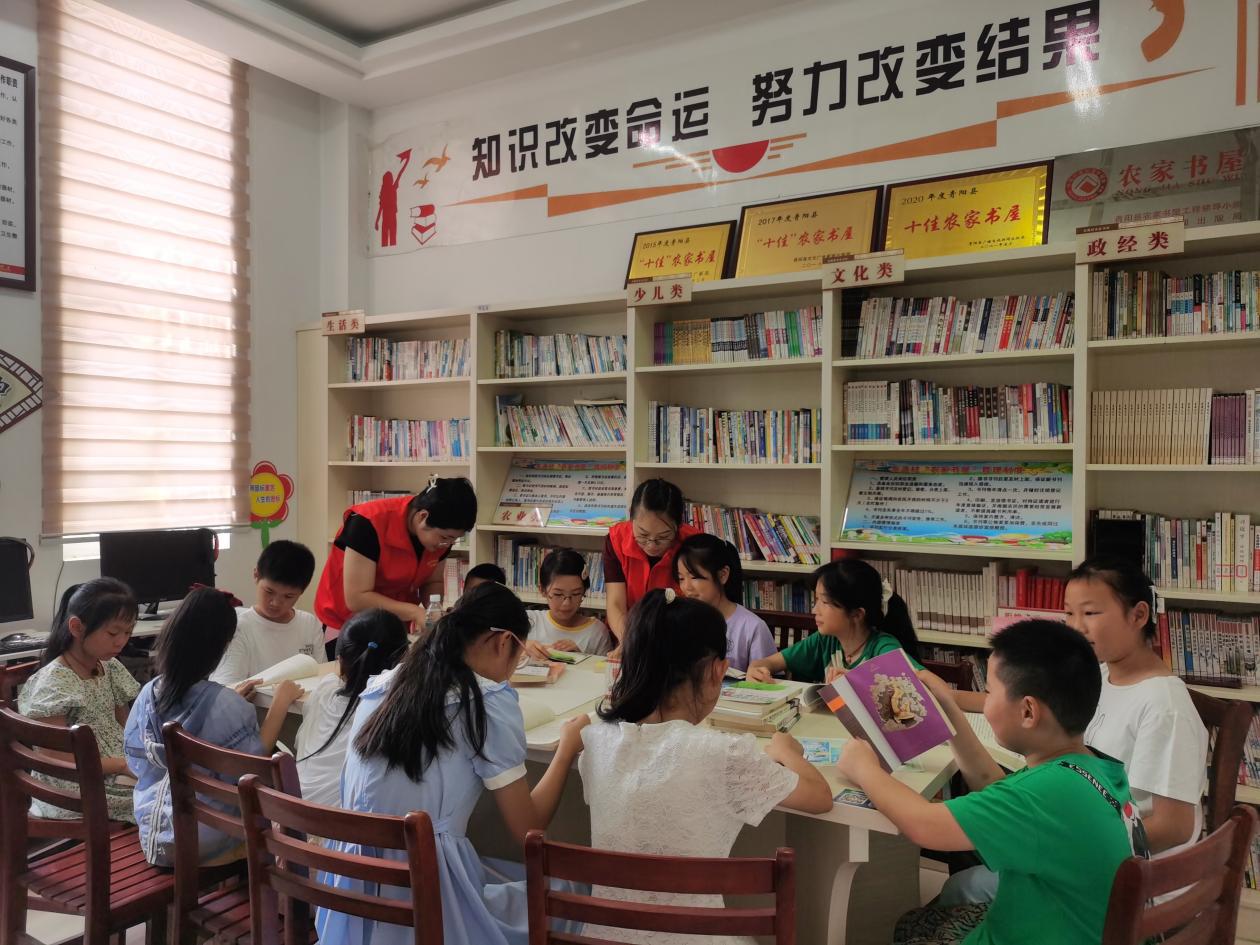 7月13日，乔木乡新时代文明实践志愿者服务队开展暑假阅读活动