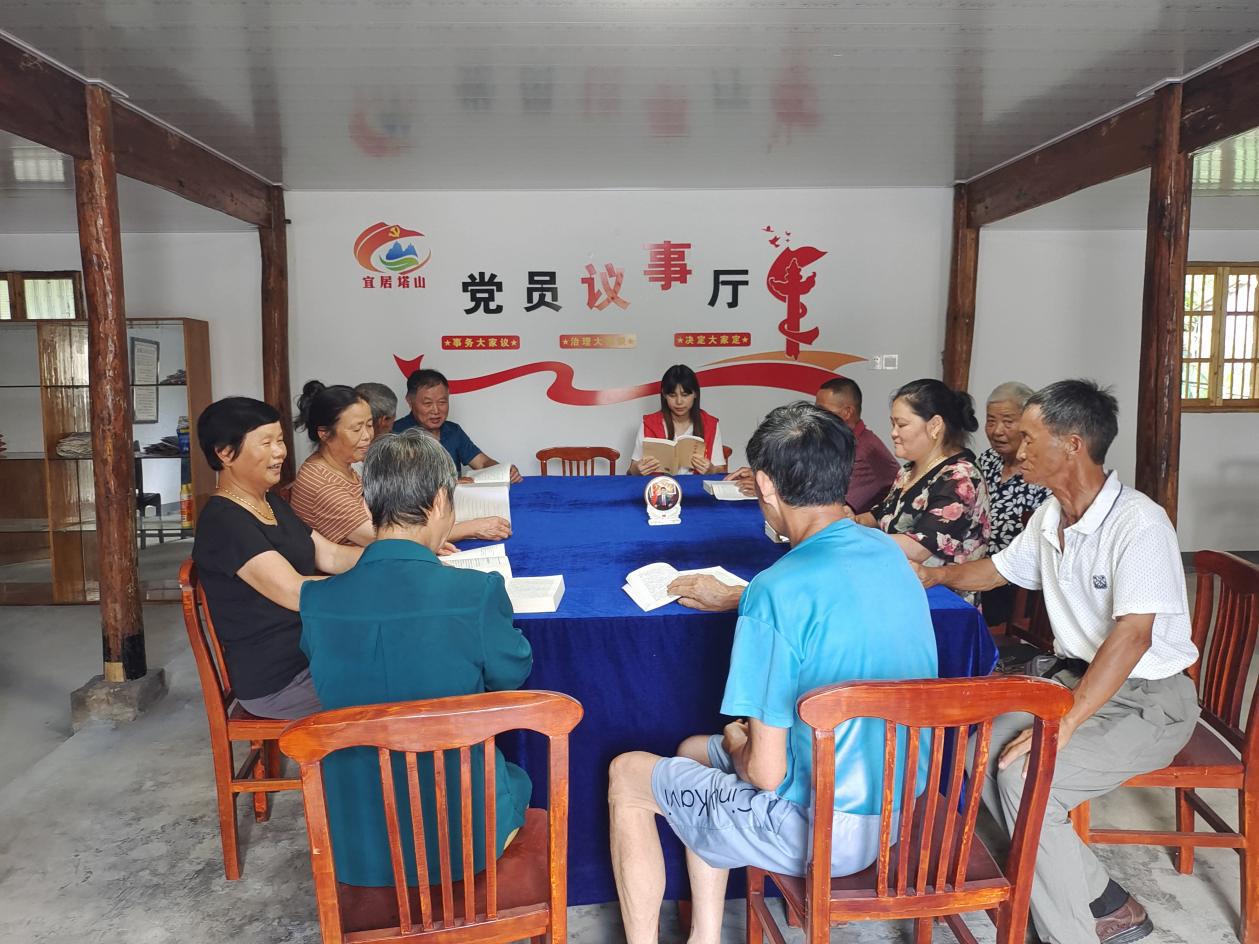 【理论宣讲】8月3日上午，乔木乡新时代文明实践志愿服务队在塔山村开展学习贯彻党的<span class=