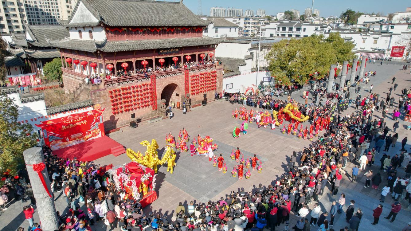 “车水马龙”民俗踩街活动
