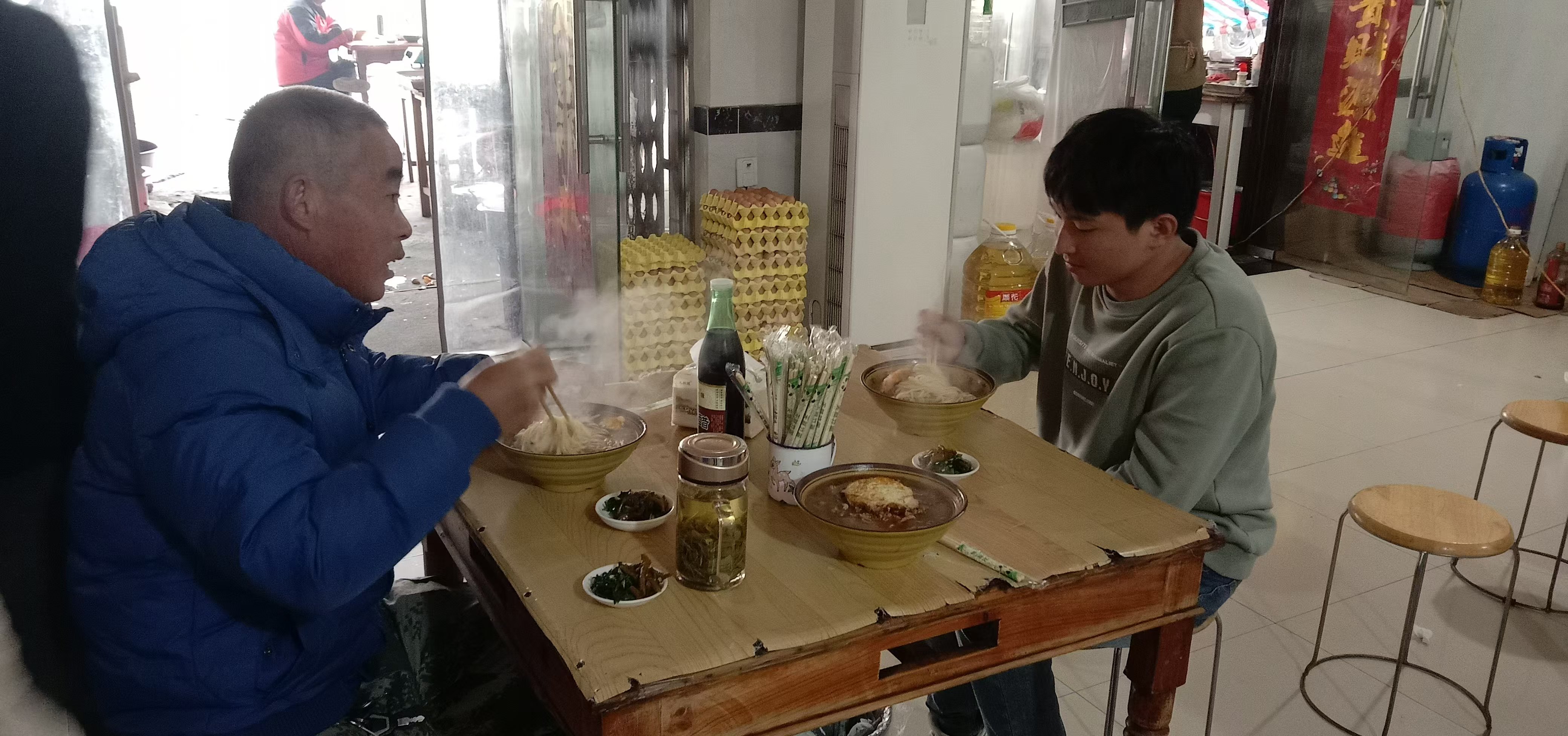 20241104 铜闸镇：夜幕下的援手 晨曦中的关怀（2）.jpg